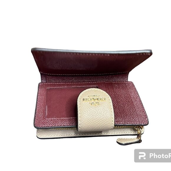 COACH Medium Corner Zip Wallet Cross grain Leather in Taupe - Picture 3 of 4